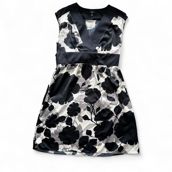 Mossimo Supply Co. Dresses & Skirts - Vintage Y2K Mossimo | Black White Floral, Babydoll V-neck & tie back detail | M